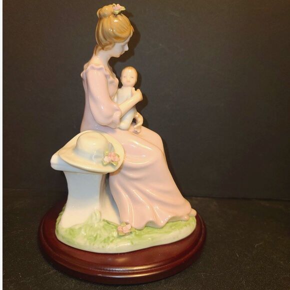 2003 Moments And Memories Mother And Child Garden Figurine Wood Base Avon - Picture 2 of 8